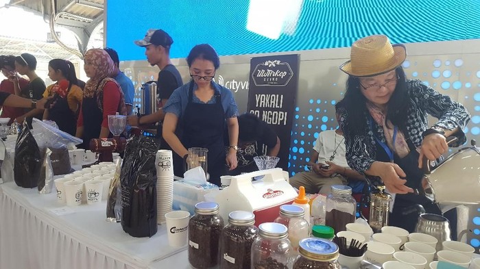 Nyeruput Kopi Bareng Kartini di Stasiun Kota