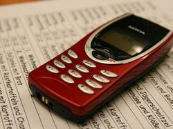 Ponsel Hitam Putih yang Pernah Bikin Penggunanya Bangga