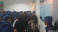 Saat Warga Baduy Antusias Lihat Meriam di Museum