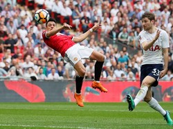 Manchester United menghadapi Tottenham Hotspur di Stadion Wembley, Sabtu (21/4/2018) dalam semifinal Piala FA. Di awal laga, laga berjalan sengit. (Foto: David Klein/Reuters)