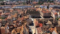 Buat Arsene Wenger sendiri, menghabiskan waktu di kampung halamannya juga tidak buruk-buruk amat kan prof? Sembari nanti menunggu waktu menjadi pelatih lagi mungkin (Strasbourg Tourisme/Facebook)