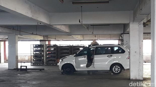 Parkir Blok F Tanah Abang, yang akan jadi lokasi sementara pedagang Blok G, Sabtu (21/4/2018)