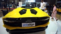 Lamborghini Aventador S Roadster berkelir kuning ini sudah dipesan orang. Pemesannya, berasal dari kalangan pengusaha.