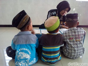 Bripda Marlita, Polwan yang Ajarkan Anak Ngaji Gratis di Kudus