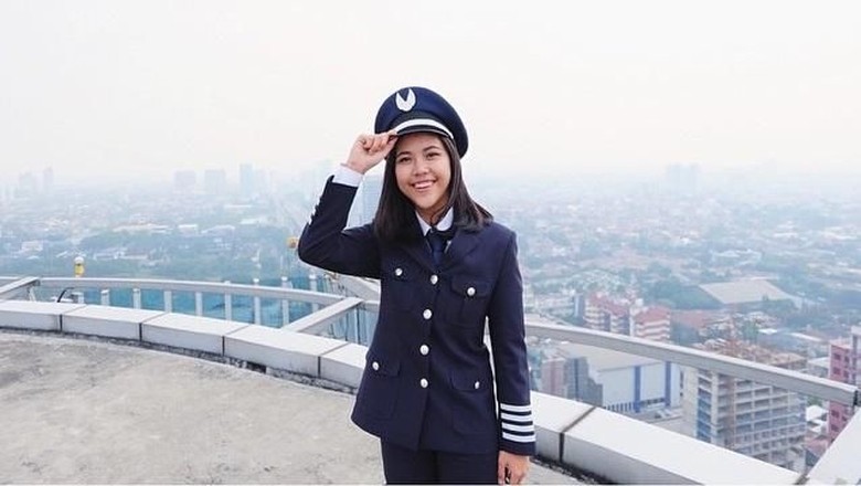 Tania Artawidjaya, pilot Garuda Indonesia yang gemar traveling (@taniawidjaya/Instagram) Tania Artawidjaya, pilot Garuda Indonesia yang gemar traveling (@taniawidjaya/Instagram)