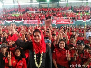Rakercabsus PDIP Sidoarjo, Puti Minta Kader Bergerak Door to Door