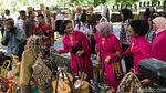 Hari Kartini! Iriana-Mufidah Kalla Berkebaya Pink di Istana Bogor