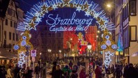 Starsbourg punya 3 event tahunan besar, yaitu Summer in Strasbourg pada bulan Juli dan Agustus, ST-ART pameran seni di bulan November dan Christmas Capital di bulan Desember. Christmas Capital adalah pasar Natal yang sudah ada sejak tahun 1570! (Strasbourg Tourisme/Facebook)