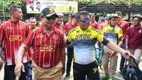 Foto: Ajakan Sandiaga disambut hangat mantan Danjen Kopassus itu. Dok. PKS