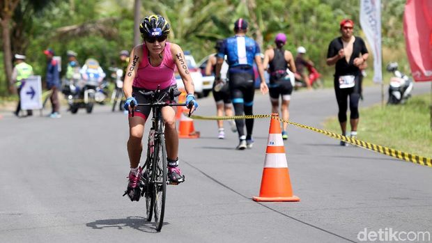 Ratusan Atlet Ramaikan Sungailiat Triathlon 2018