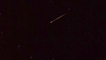 Waktunya dini hari sebelum shubuh Sabtu-Senin, 21-23 April. Amati langit Timur-Utara. Diprakirakan ada belasan meteor per jam, kata Kepala LAPAN Thomas Djamaluddin. Foto: via Space.com