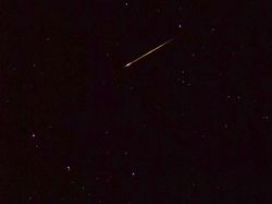 Pemandangan Spektakuler Hujan Meteor Lyrid