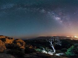 Pemandangan Spektakuler Hujan Meteor Lyrid