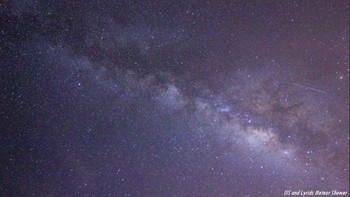 Penampakan hujan meteor Lyrid di Kedah, Malaysia pada 2012. Foto: via Space.com