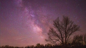 Sayang untuk dilewatkan begitu saja hujan meteor tertua ini. Foto: via Space.com