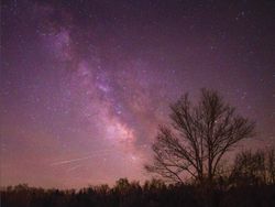 Pemandangan Spektakuler Hujan Meteor Lyrid