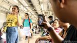 Si Cantik dengan Merchandise Commuter Line