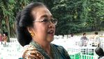 Foto: Biasa Bercelana, Menteri Siti Tampil Berkebaya Terbaik