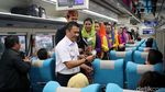 Kartini Menyapa Penumpang di Stasiun Gambir