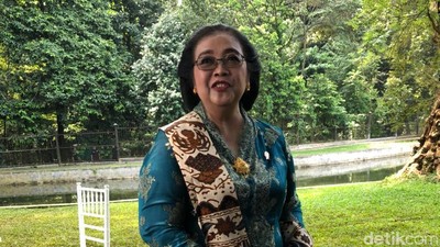 Foto: Biasa Bercelana, Menteri Siti Tampil Berkebaya Terbaik