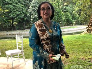 Foto: Biasa Bercelana, Menteri Siti Tampil Berkebaya Terbaik