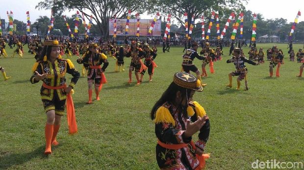 Aksi penari Dolalak di Purworejo.