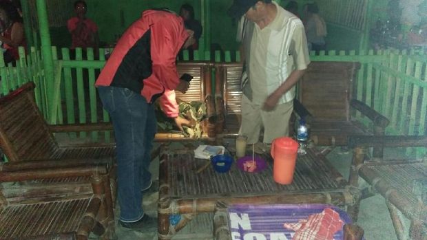 Pemilik dan pengunjung diamankan polisi.