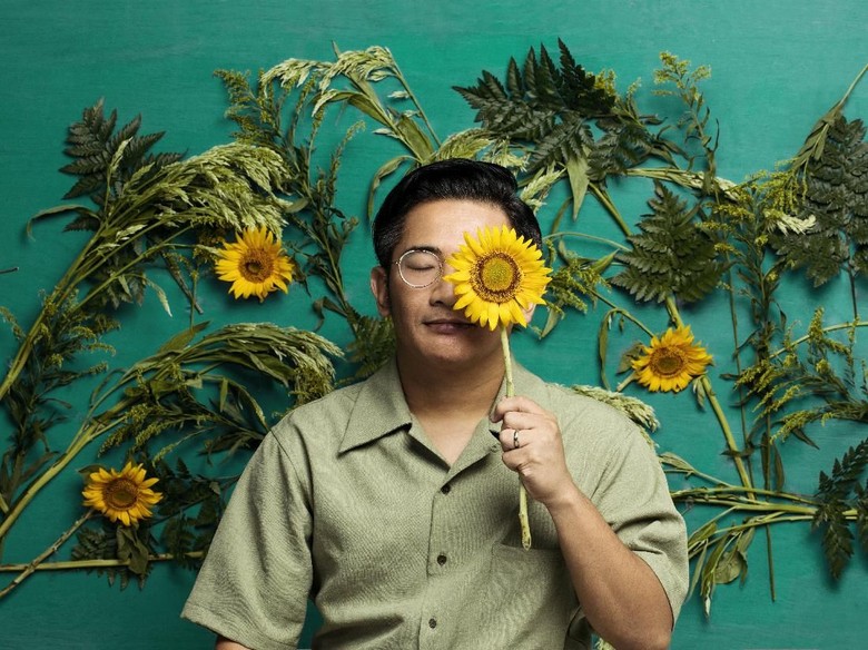 Mondo Gascaro Ungkap Cinta di Bulan April Mondo Gascaro Ungkap Cinta di Bulan April