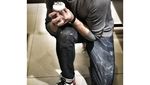Intip 10 Pose Tampan Mike Lewis Saat Bikin Kue dan Makan Bareng Anak