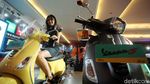 Paras Cantik SPG Saat Bergaya di Atas Moge