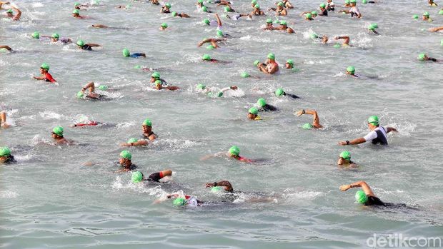 Ratusan Atlet Ramaikan Sungailiat Triathlon 2018