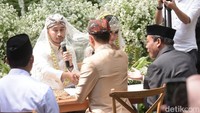 Happy wedding Syahnaz dan Jeje. Foto: Pernikahan Syahnaz (Noel/detikHOT)