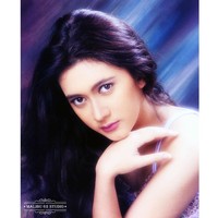 Nafa Urbach remaja yang tetap awet muda hingga kini telah memiliki anak. Foto: Instagram/@malibu62studio