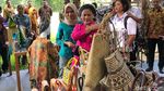 Hari Kartini! Iriana-Mufidah Kalla Berkebaya Pink di Istana Bogor