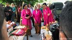 Hari Kartini! Iriana-Mufidah Kalla Berkebaya Pink di Istana Bogor