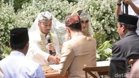 Raffi Ahmad bertindak sebagai wali dalam pernikahan Syahnaz. Foto: Pernikahan Syahnaz (Noel/detikHOT)