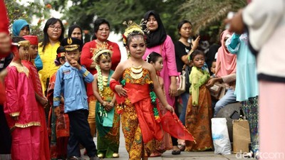Lenggak-lenggok Kartini Cilik
