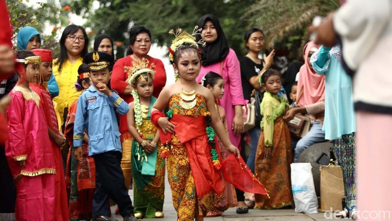 Lenggak lenggok Kartini Cilik 