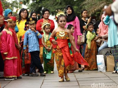 Lenggak-lenggok Kartini Cilik