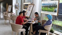 Seiring meningkatnya volume kendaraan di kota-kota besar, maka kebutuhan hunian yang memiliki akses mudah ke transportasi publik akan semakin besar. Hunian ini berdiri ditanah seluas sekitar 60 hektare dan berjarak sekitar 19 kilometer dari Cawang dan berada tepat di depan exit tol Cimanggis-Cikeas Tol Jagorawi. Foto: dok. APL