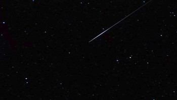 Setidaknya pada puncak hujan meteor Lyrid, ada 20 meteor per jamnya dengan kecepatan 49 kilometer per detiknya. Foto: via Space.com
