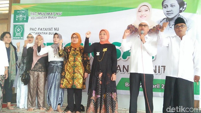 Ida Fauziyah Istighosah Bareng Kader Fatayat di Makam RA Kartini