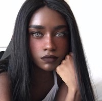 Melvnin lebih suka dipanggil Bee. Nenek moyangnya berasal dari Afrika Barat dan ia keturunan orang Fulani. Foto: Instagram/@melvnin