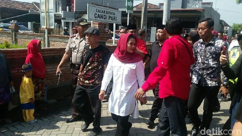 Kunjungi Candi Pari, Puti: Masa Lalu Itu Cermin Kita Saat Ini Kunjungi Candi Pari, Puti: Masa Lalu Itu Cermin Kita Saat Ini