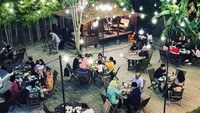 Begini suasana Angkringan Gadjah kalau sedang malam hari. Hmm mantap!  Foto: Instagram @angkringangadjahyk