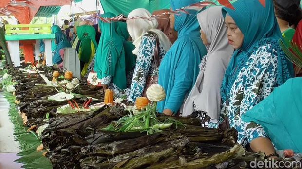 Ribuan pepes ikan yang disediakan panitia