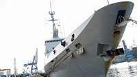 Kapal Perang dari prancis sandar di dermaga JITC II pelabuhan Tanjung Priok, Jakarta Utara, Minggu (22/4/2018).