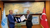 Anies bertemu Direktur Jenderal istanbul Water and Waste management (ISKI) Fatih Turan di Istanbul. Mereka bertukar pikiran dan pengalaman sistem pengelolaan air bersih.  (Instagram Anies Baswedan)