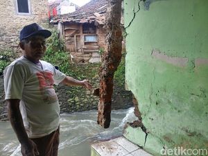 Cerita Mang Ecin dan Keluarga Terjebak Banjir di Bandung