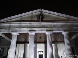 Keliling Museum Nasional di Malam Hari, Siapa Takut!